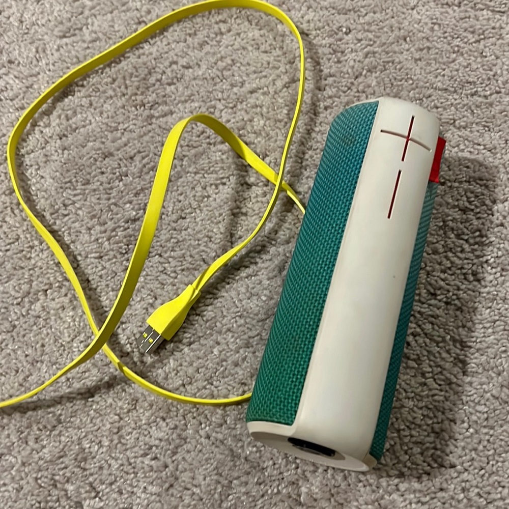UE BOOM SPEAKER USED